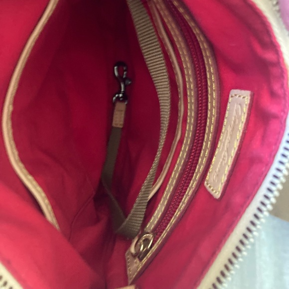 👠Dooney & Bourke Red/White Chevron Letter Carrier Crossbody Handbag Purse - Picture 8 of 12